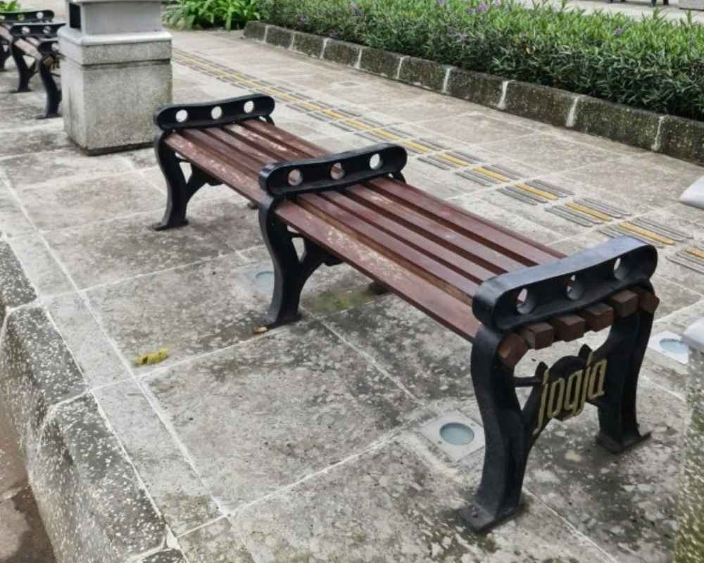 Bangku Taman Motif Cast Iron